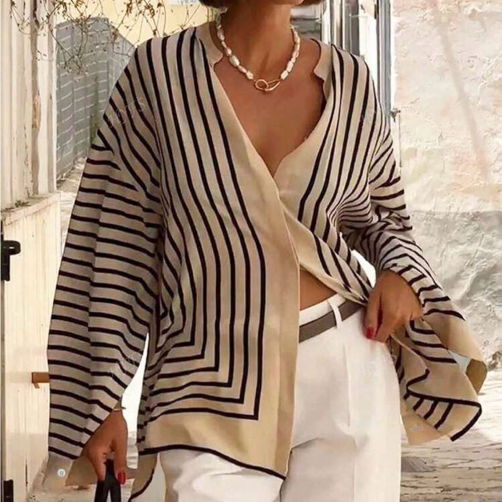 Elegant Black and White Striped Women's Top - Picture 3 of 3